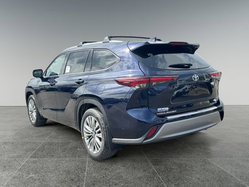 New 2026 Toyota Highlander Platinum AWD/4WD image 3