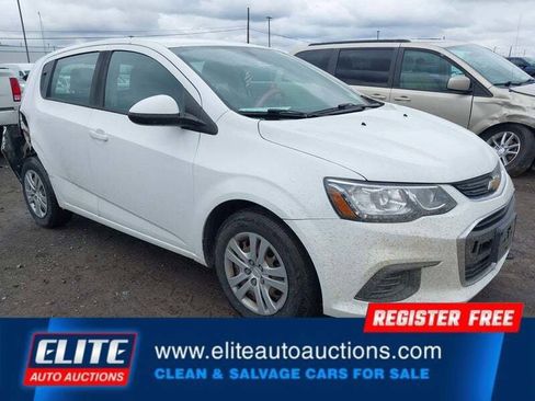 Used 2017 Chevrolet Sonic LT FWD image 2