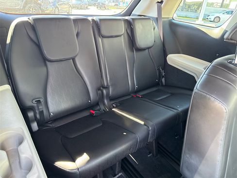 Used 2022 Kia Carnival LX image 17