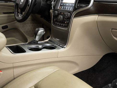 Used 2018 Jeep Grand Cherokee Limited image 30