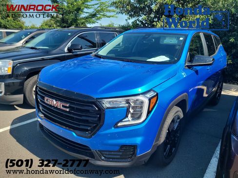 Used 2024 GMC Terrain SLE w/ Driver Convenience Package FWD image 1