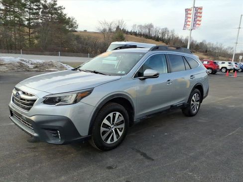Used 2020 Subaru Outback Premium image 3