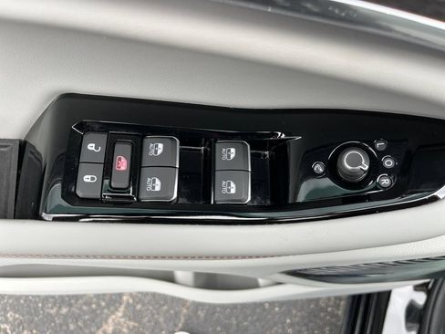Used 2021 Jeep Grand Cherokee L Overland w/ Luxury Tech Group IV AWD/4WD image 18