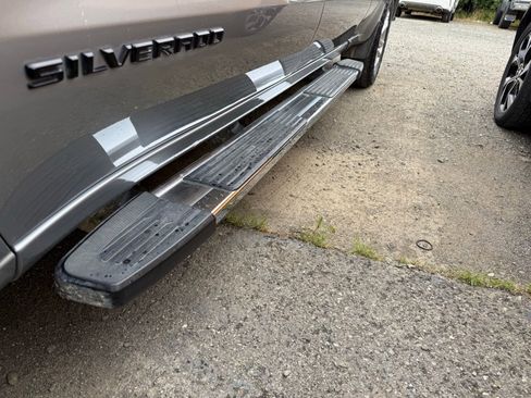 Used 2024 Chevrolet Silverado 1500 LT image 9