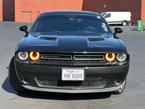 Used 2018 Dodge Challenger SXT image 6