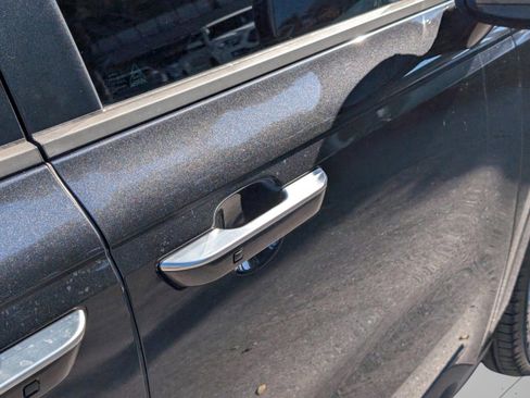 Certified 2023 Kia Carnival EX image 26