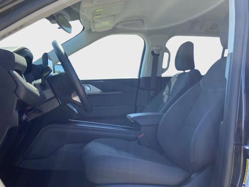 Used 2025 Ford Explorer Active AWD/4WD image 12