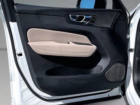 Certified 2026 Volvo XC60 B5 Plus w/ Protection Package Premier image 20