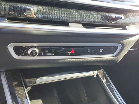 Used 2024 BMW X7 xDrive40i w/ M Sport Package image 22