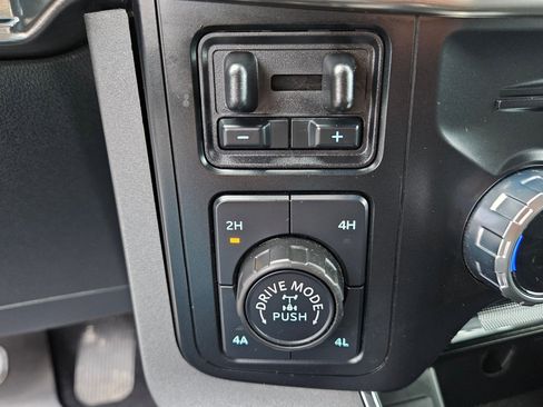 Used 2023 Ford F150 Lariat w/ Trailer Tow Package image 28