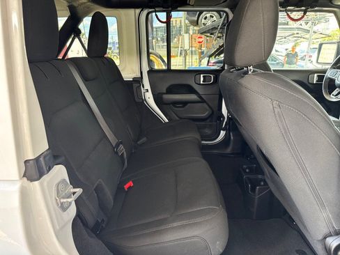 Used 2019 Jeep Wrangler Unlimited Sahara AWD/4WD image 29