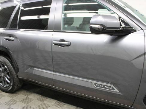Used 2025 Toyota Sequoia Platinum image 32