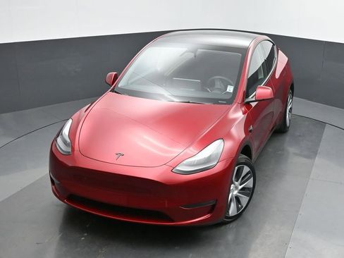 Used 2024 Tesla Model Y Long Range image 37