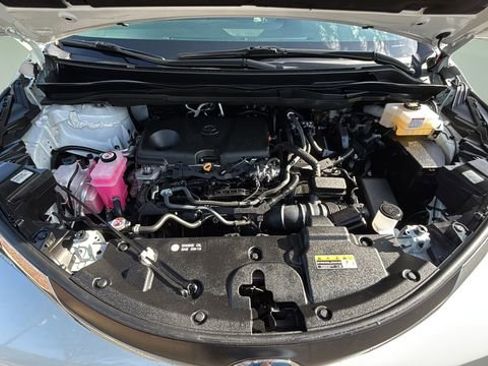 Used 2023 Toyota Sienna XLE w/ XLE Plus Package FWD image 33