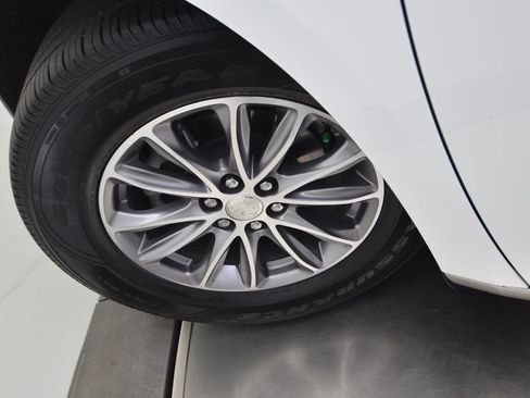 Used 2022 Buick Enclave Essence FWD image 37
