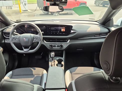 Certified 2025 Buick Envista Preferred FWD image 18