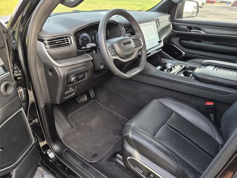 Used 2024 Jeep Wagoneer Series II w/ Flexible Seating Group AWD/4WD image 12