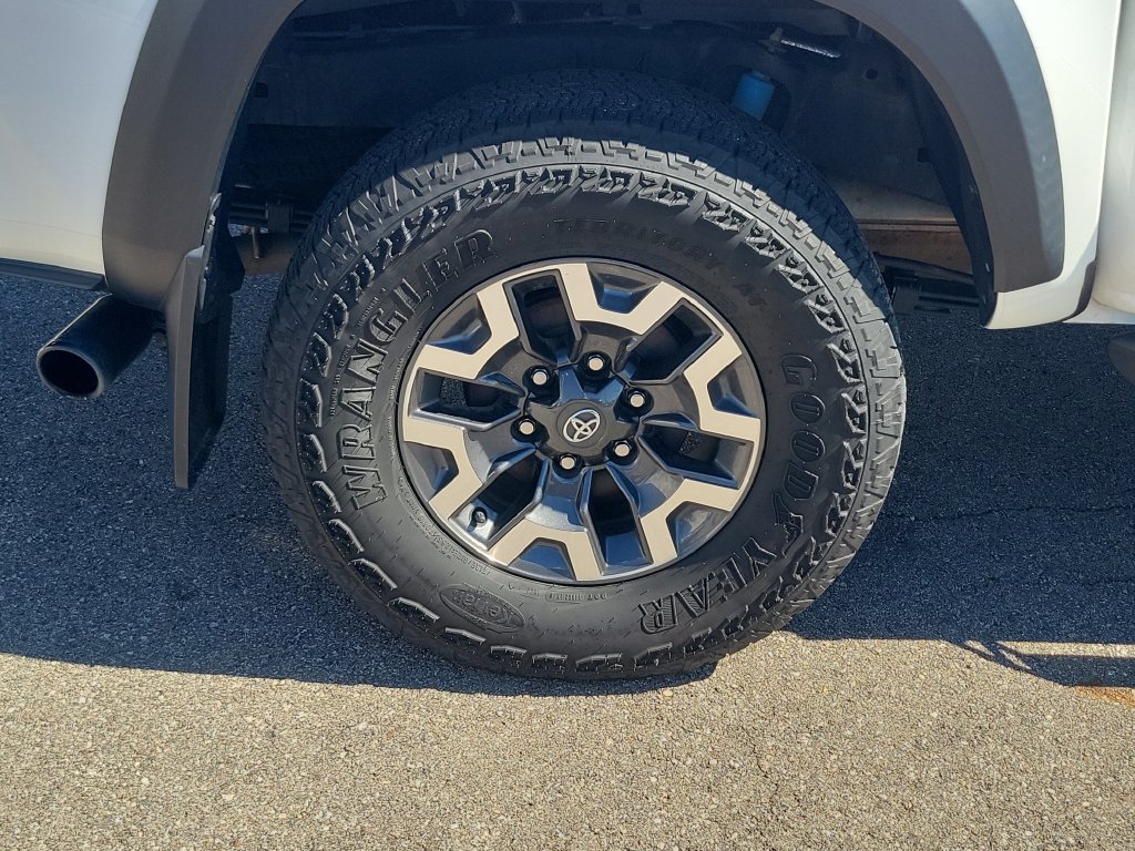Used 2023 Toyota Tacoma TRD Off-Road AWD/4WD image 5