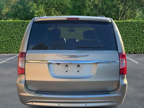 Used 2012 Chrysler Town & Country Touring-L w/ Entertainment Group #2 image 8