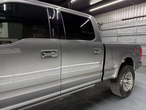 Used 2022 Ford F250 Platinum w/ FX4 Off-Road Package AWD/4WD image 6