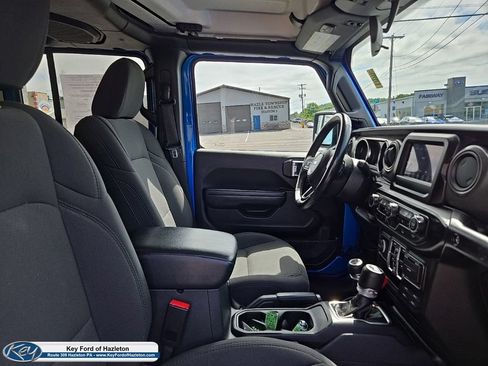Used 2023 Jeep Wrangler Unlimited w/ Cold Weather Group AWD/4WD image 19
