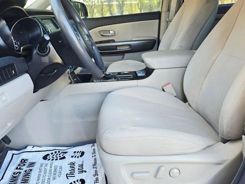 Used 2020 Kia Sedona LX image 12