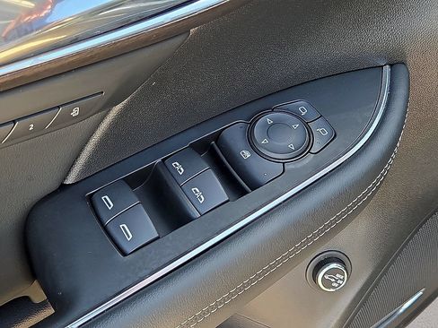 Used 2023 Buick Envision Avenir AWD/4WD image 23