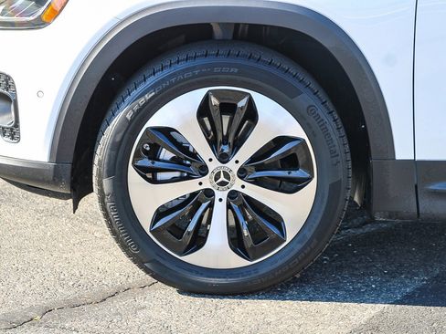 Certified 2025 Mercedes-Benz GLB 250 4MATIC image 9