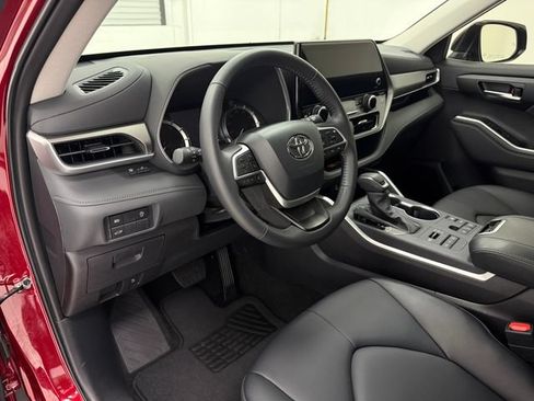 Used 2026 Toyota Highlander XLE AWD/4WD image 8