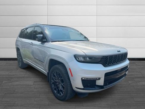 Used 2023 Jeep Grand Cherokee L Summit w/ Advanced Protech Group IV AWD/4WD image 3