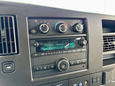 Used 2021 Chevrolet Express 3500 w/ Driver Convenience Package RWD image 5