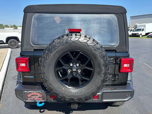 Used 2024 Jeep Wrangler Unlimited image 4