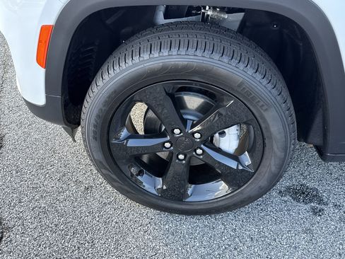 New 2025 Jeep Grand Cherokee Limited w/ Black Appearance Package image 14