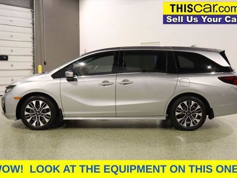 Used 2025 Honda Odyssey Elite image 4