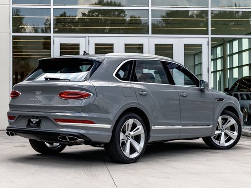Used 2024 Bentley Bentayga image 10