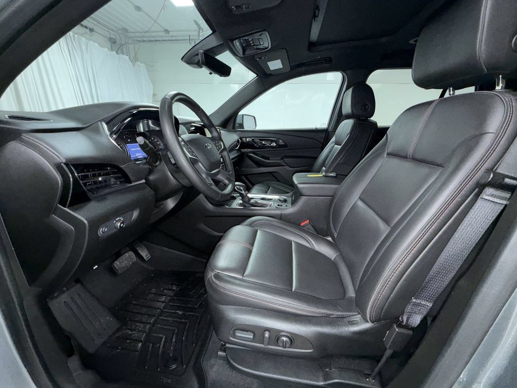 Used 2023 Chevrolet Traverse RS AWD/4WD image 12