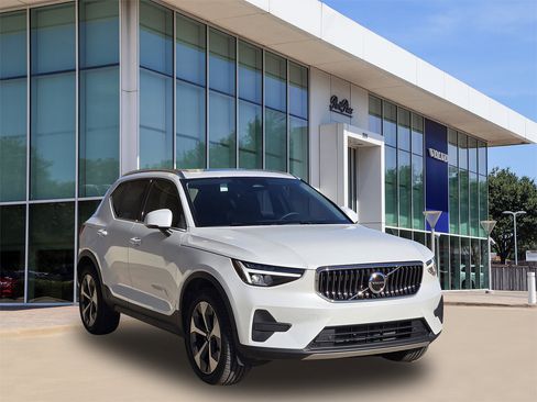 Certified 2025 Volvo XC40 B5 Core w/ Protection Package Premier image 2
