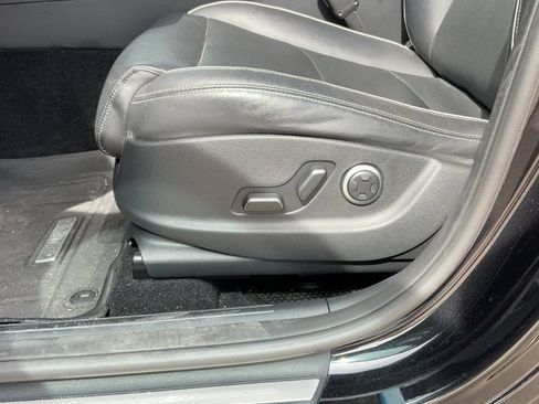 Used 2023 Genesis GV70 2.5T w/ Advanced Package AWD/4WD image 31