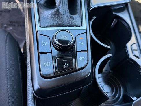 Used 2025 Kia Sportage LX image 32