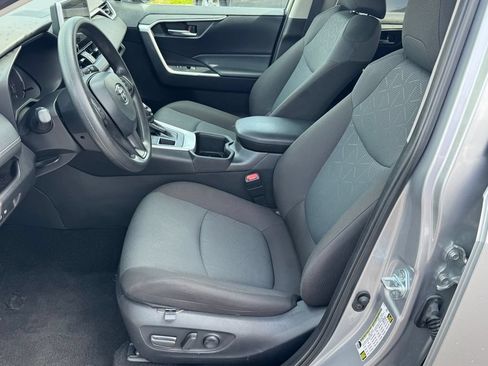 Used 2025 Toyota RAV4 XLE AWD/4WD image 7