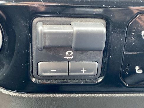 Used 2024 Chevrolet Silverado 2500 LT image 28