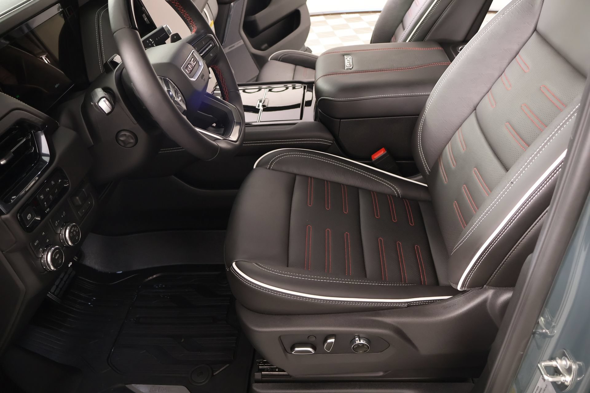 Used 2026 GMC Yukon AT4 Ultimate w/ LPO, Floor Liner Package AWD/4WD image 11