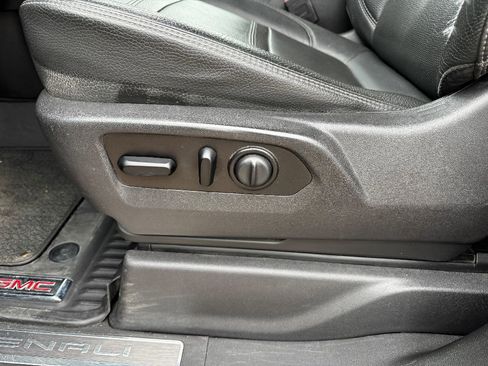 Used 2021 GMC Sierra 2500 Denali w/ Denali Black Diamond Edition image 14