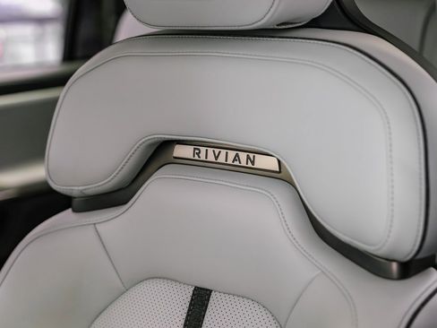 Used 2023 Rivian R1S Adventure image 32