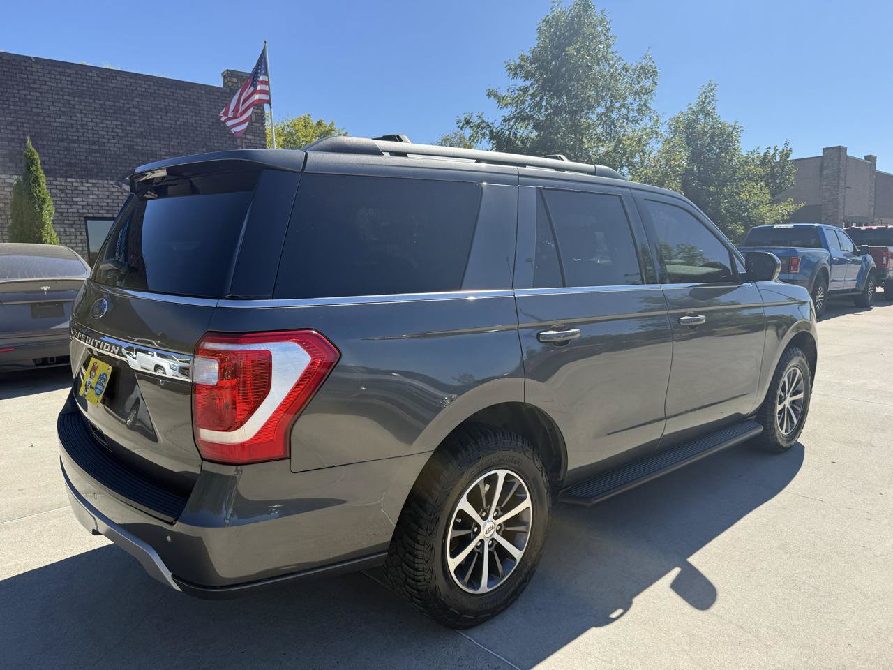 Used 2018 Ford Expedition XLT AWD/4WD image 4
