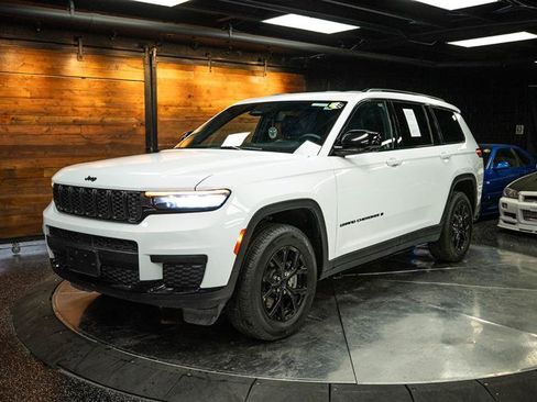 Used 2024 Jeep Grand Cherokee L Laredo image 2