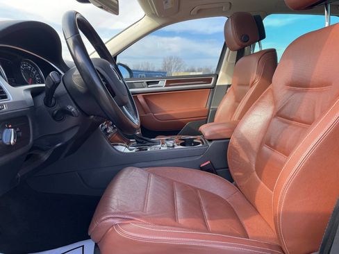 Used 2016 Volkswagen Touareg VR6 image 19