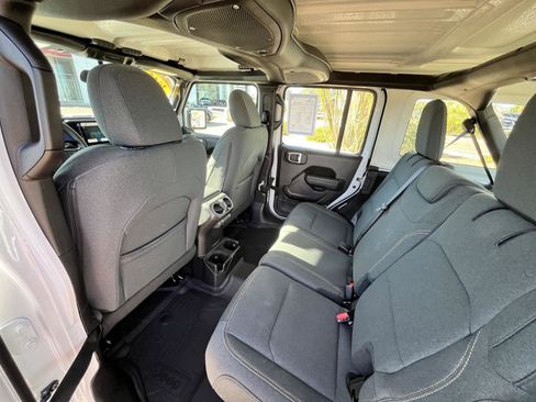 Used 2025 Jeep Wrangler Sport image 19