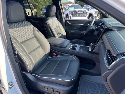 Used 2025 GMC Acadia Denali FWD image 11