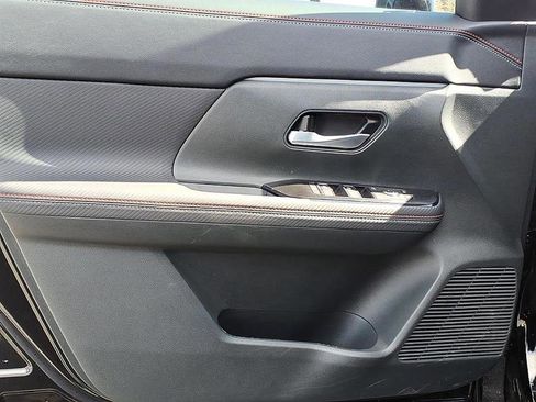 Used 2025 Nissan Kicks SR image 15